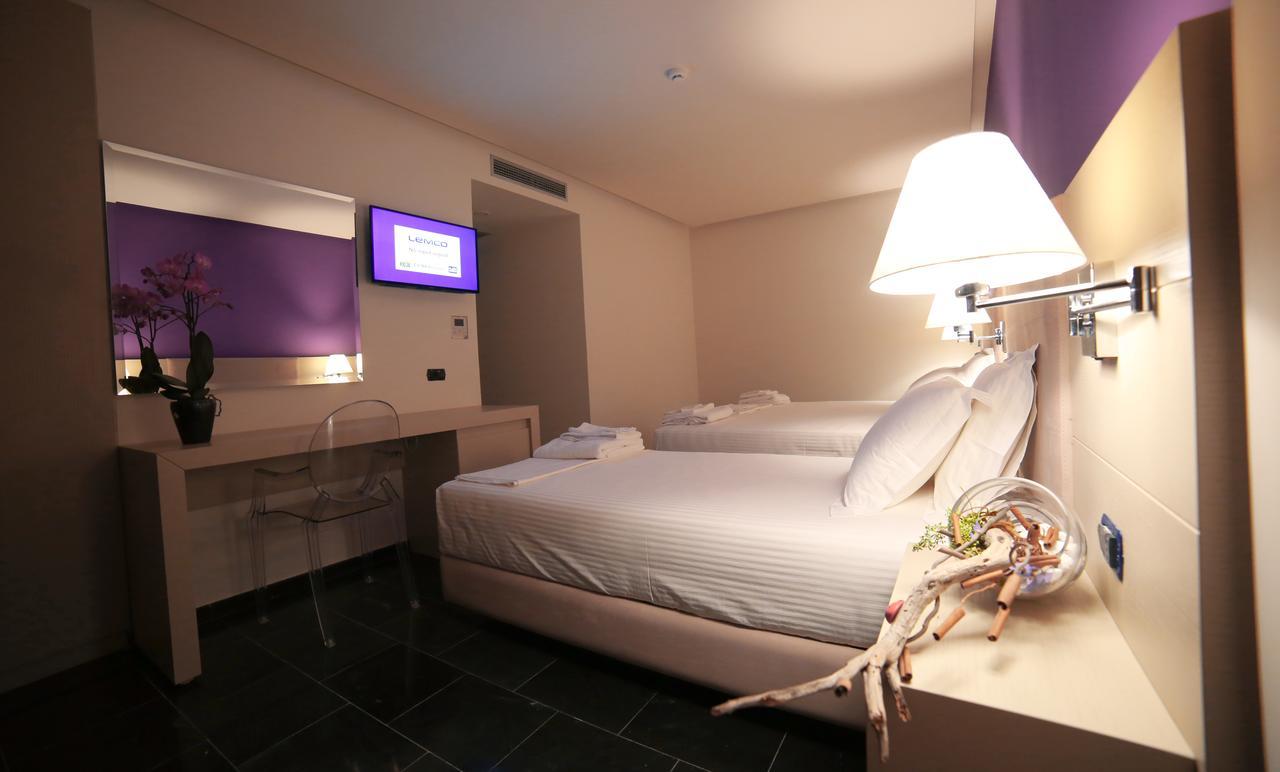 Hotel Palace Vlorë エクステリア 写真