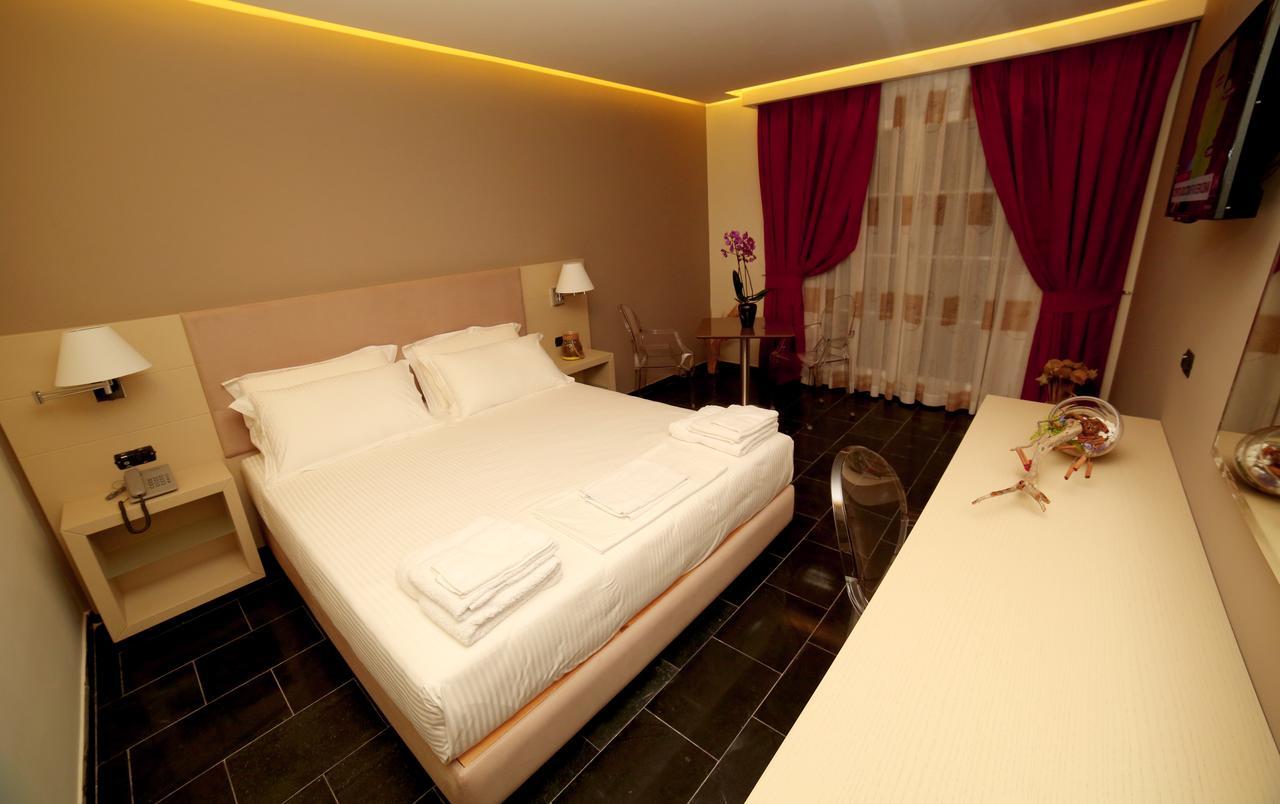 Hotel Palace Vlorë エクステリア 写真